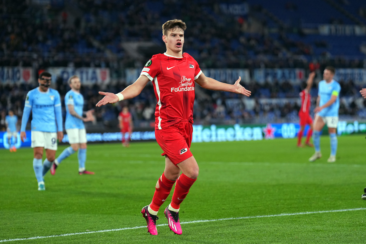 Kogel door de kerk: Milos Kerkez voegt zich bij kampioenenmaker Arne Slot