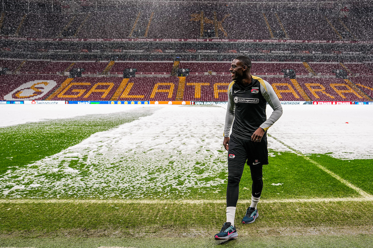 Martens maakt zich niet druk over pak sneeuw in het stadion van Galatasaray: ''We spelen niet vandaag, maar morgen''