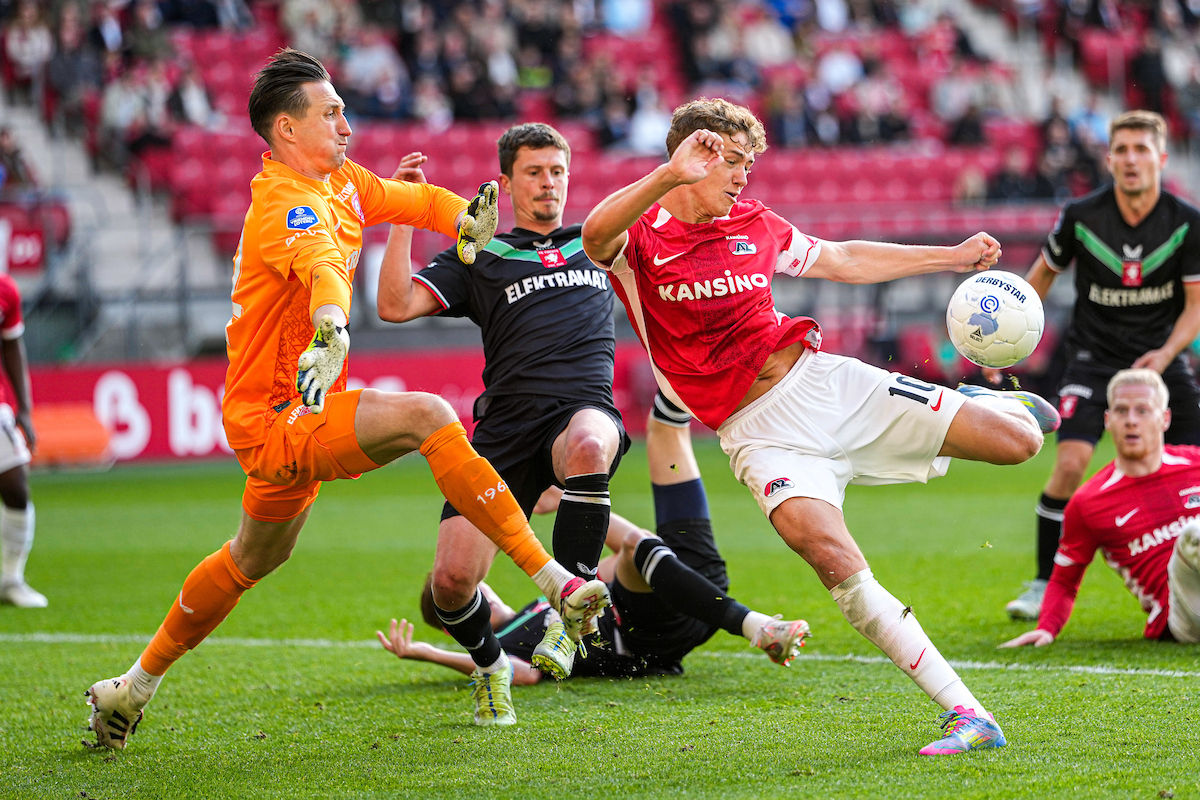 AZ gaat Europa in na meeslepend gevecht tegen FC Twente