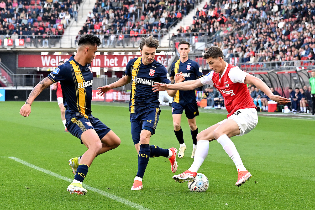 Martens verklaart passeren Belic en van Bommel