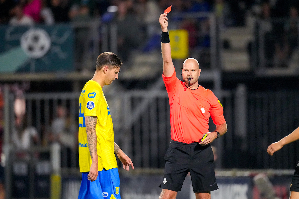 Kritiek op Wouter Goes: Michiel Kramer hekelt gedrag jonge AZ-verdediger