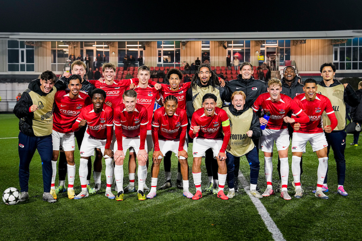 Oranje O19 wint met vier AZ'ers, ondanks gemiste penalty Kees Smit