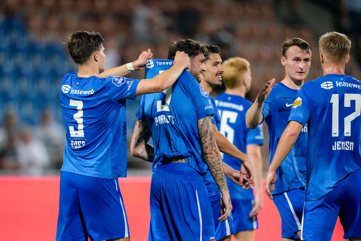 AZ op Rapport: AZ relatief gemakkelijk naar de volgende ronde ondanks vroege rode kaart