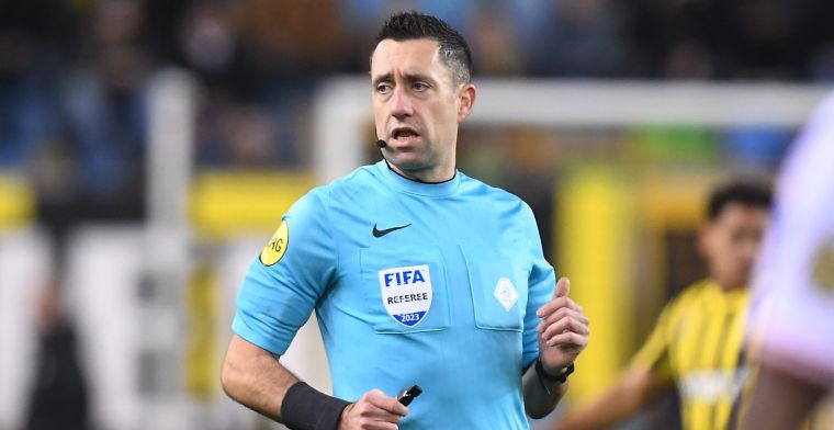 Ajax – AZ onder leiding van scheidsrechter Dennis Higler