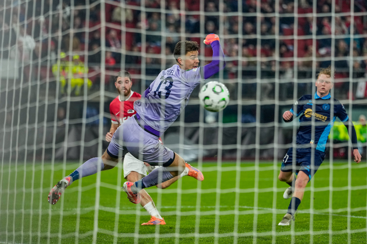 Mees de Wit na belangrijke treffer: “Ik scoor niet vaak met mijn hoofd, maar vandaag gelukkig wel”