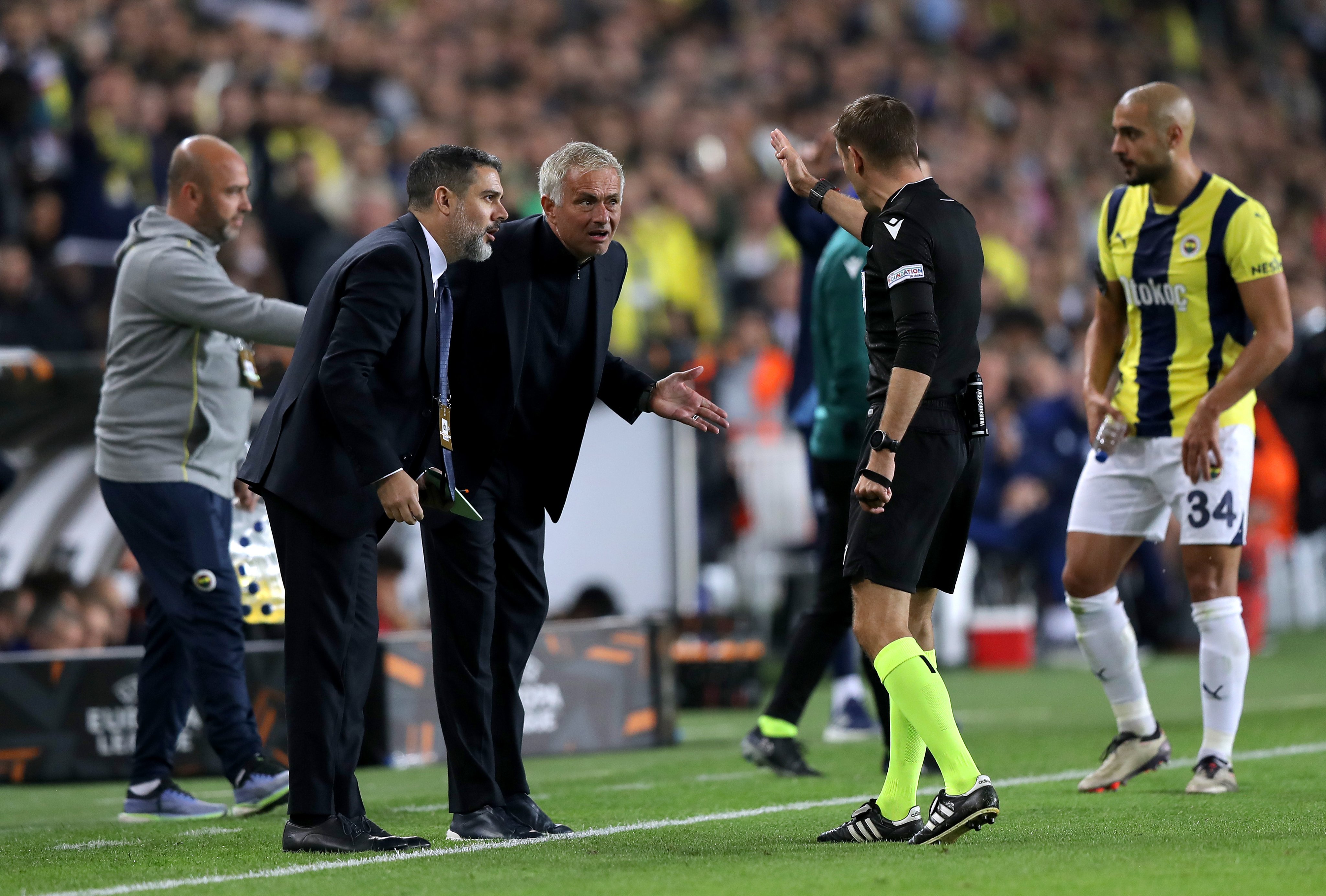 José Mourinho geschorst tegen AZ