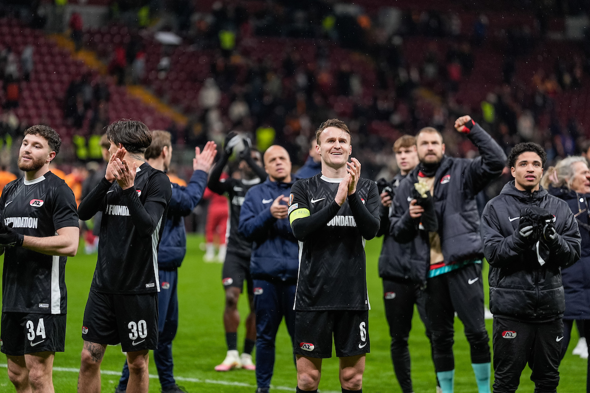 AZ houdt hoofd koel in kolkend stadion: “Mijn oren deden pijn van het gefluit”