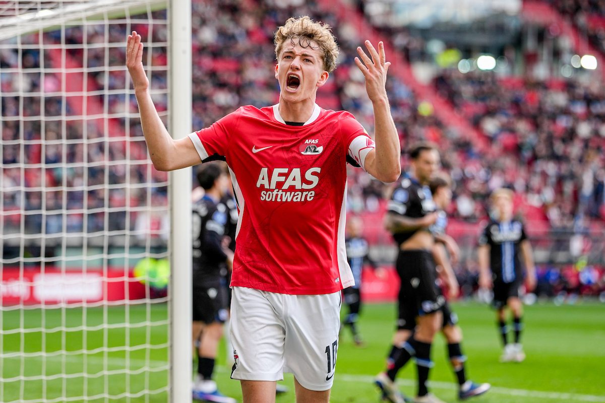 Snelle dubbelslag Mijnans bezorgt AZ zorgeloze middag tegen Heerenveen