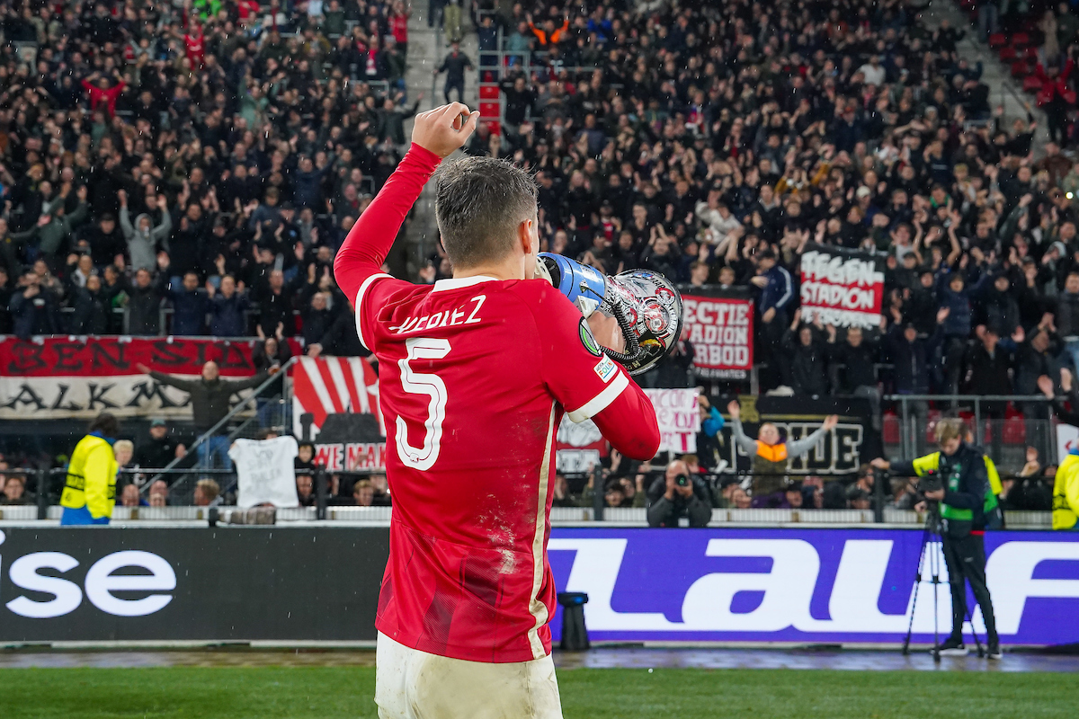 Liverpool zet in op Milos Kerkez: gesprekken met Bournemouth in volle gang