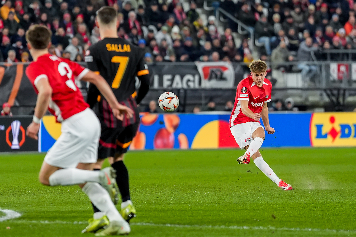 Sven Mijnans bekroond met ‘Goal van de Dag’ door UEFA