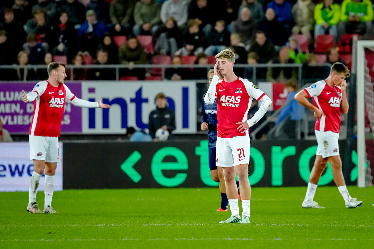 AZ laat kansen liggen en gaat in slotfase onderuit tegen FC Twente