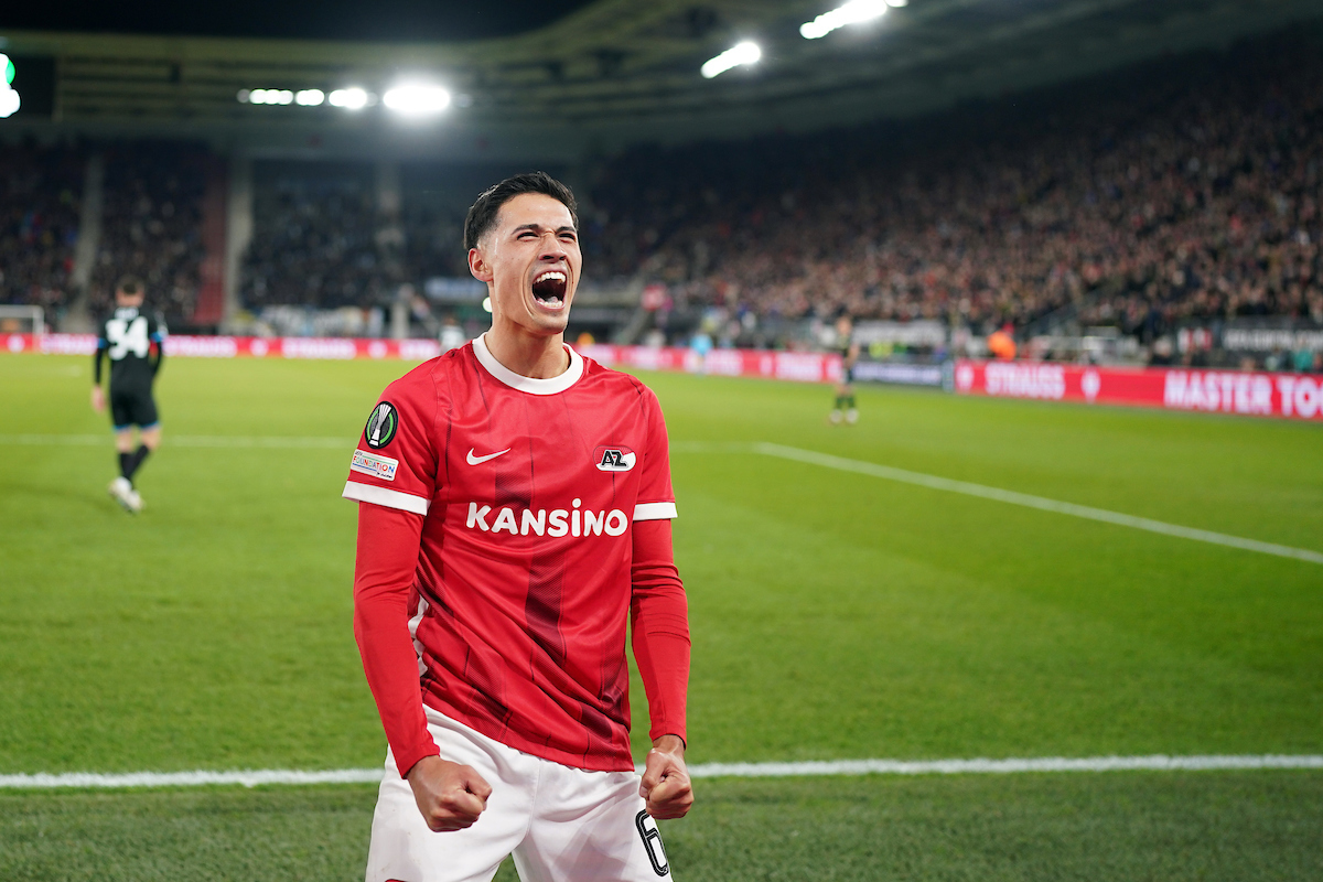 De Alkmaarse kassa rinkelt: Dit bedrag ontvangt AZ aan doorverkooppercentages deze zomer