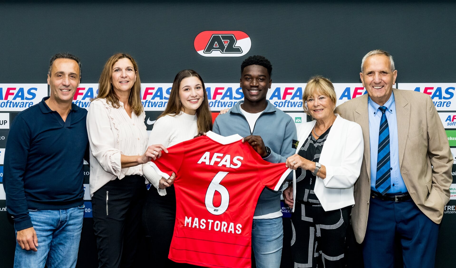 AZ-talent Enoch Mastoras mist rest van het seizoen na enkeloperatie