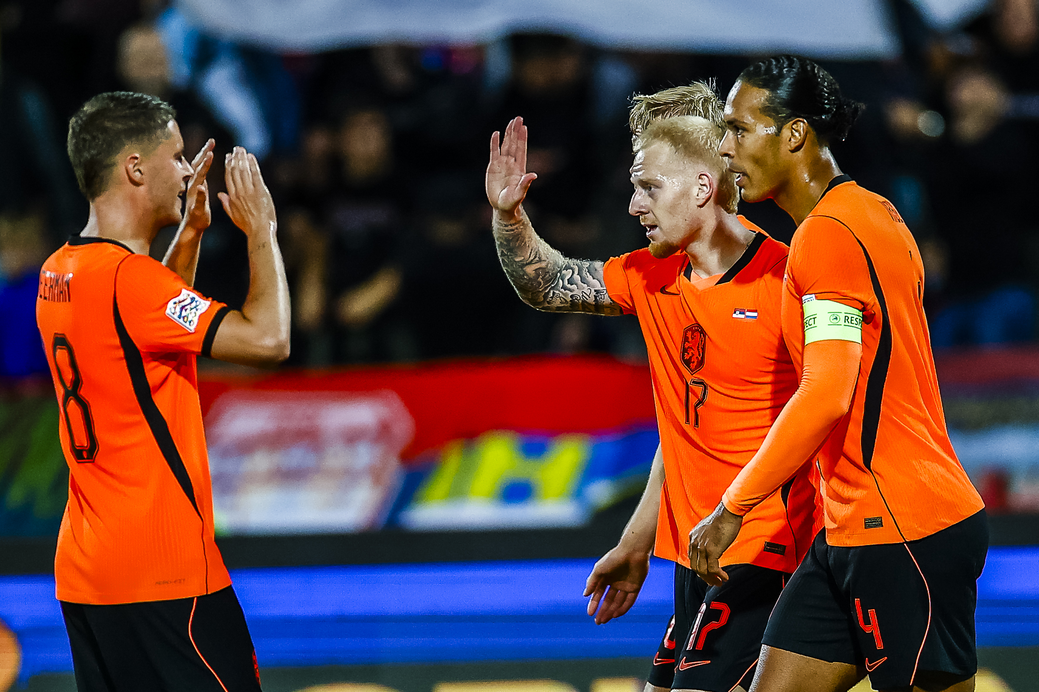 Meerdink blinkt uit bij eerste basisplaats Oranje en schiet Nederland langs Servië