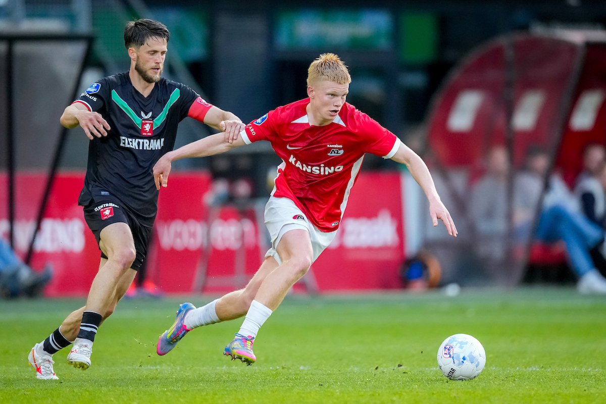 Oranje O19 naar de EK-finale met topscorer Kees Smit