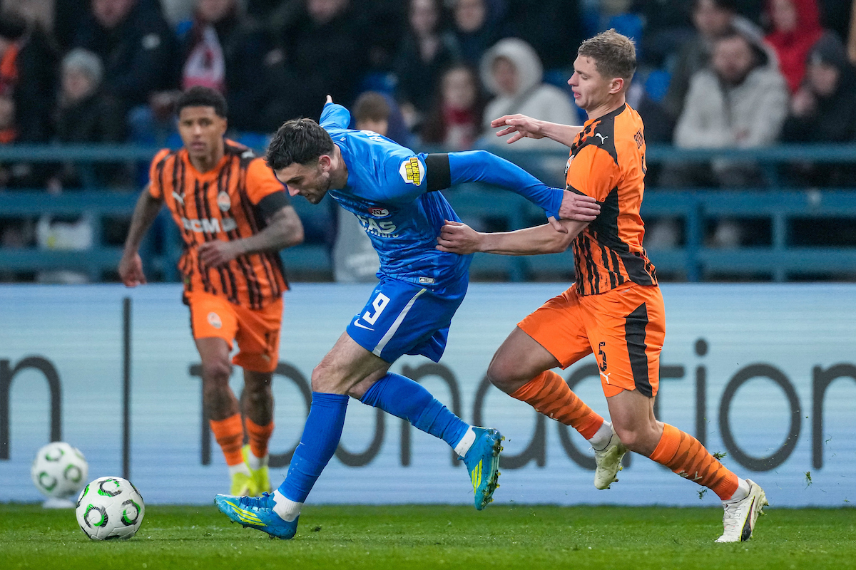 AZ schiet zichzelf in de voet met onnodig harde nederlaag tegen Shakhtar