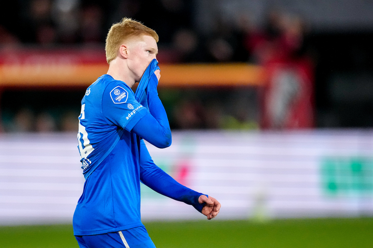 AZ verliest van Utrecht en blijft steken op plek zes