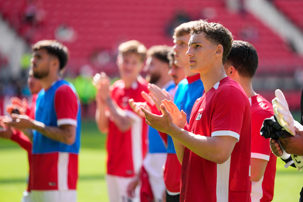 Jong Oranje overleeft poulefase, van Bommel betrokken bij openingsgoal