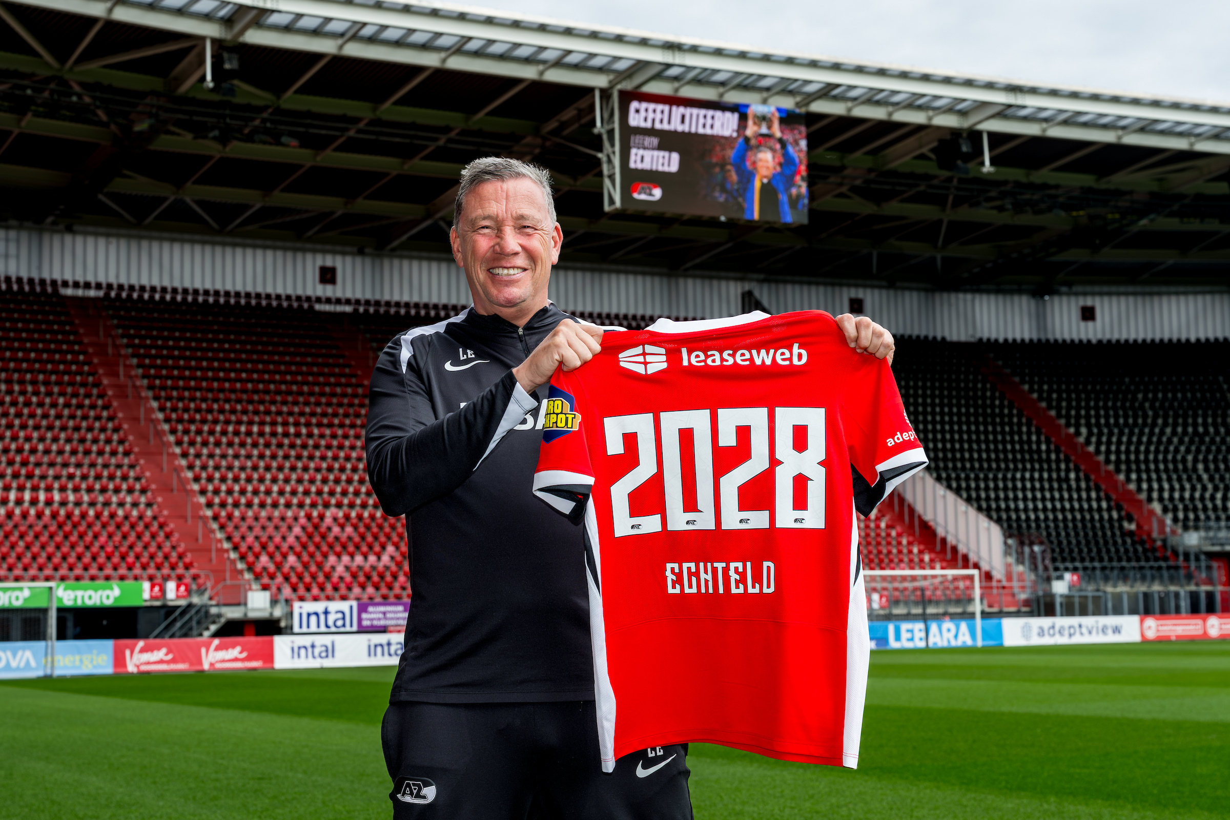 BREAKING! ECHTELD BLIJFT TRAINER VAN AZ