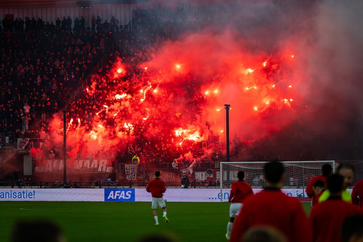 AZ krijgt boete en voorwaardelijke straf na vuurwerkincident tegen FC Utrecht