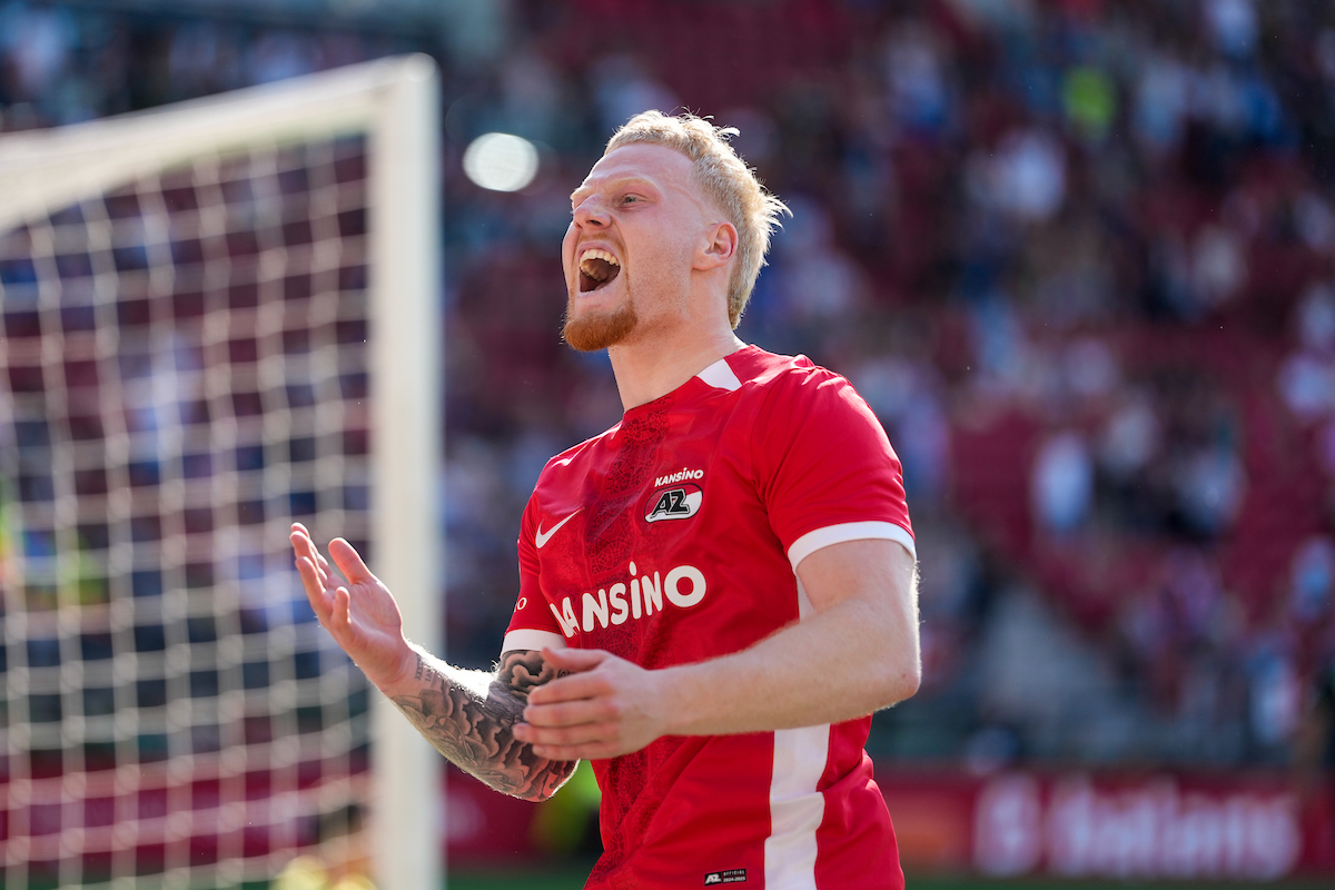 AZ houdt plek vijf in eigen hand dankzij overtuigende zege op FC Groningen