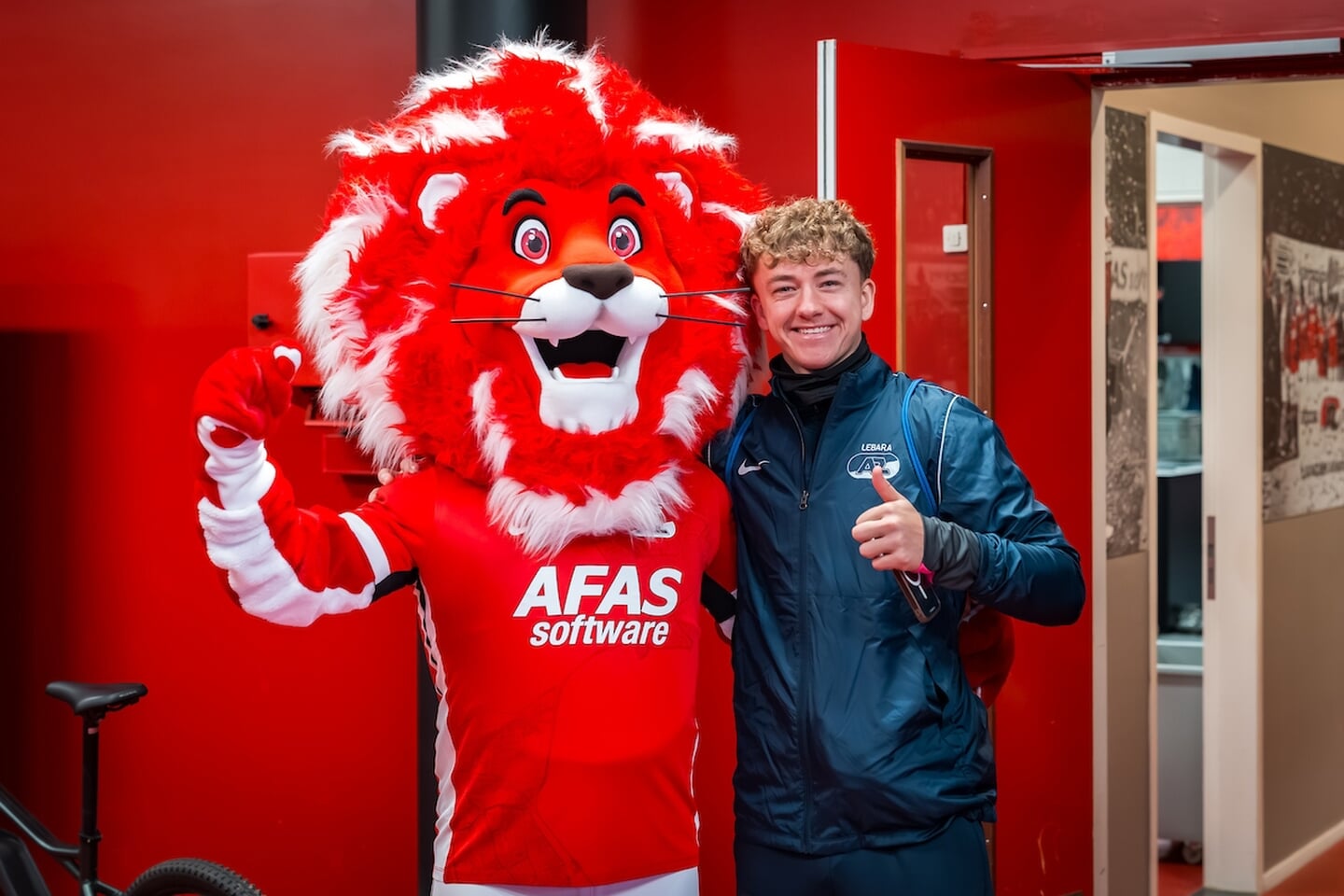 Victor de Leeuw voorgesteld als nieuwe AZ-mascotte