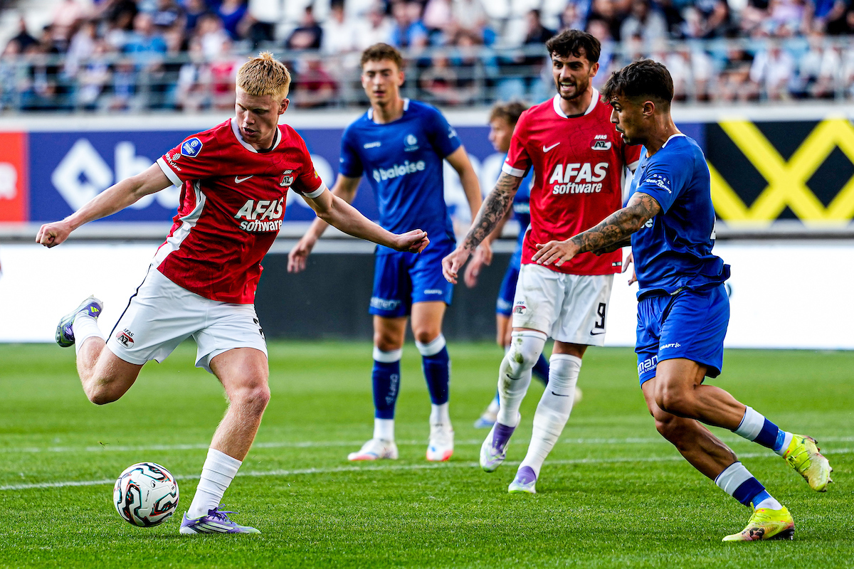 Smit en nieuwkomer Chavez leiden AZ naar oefenzege op AA Gent