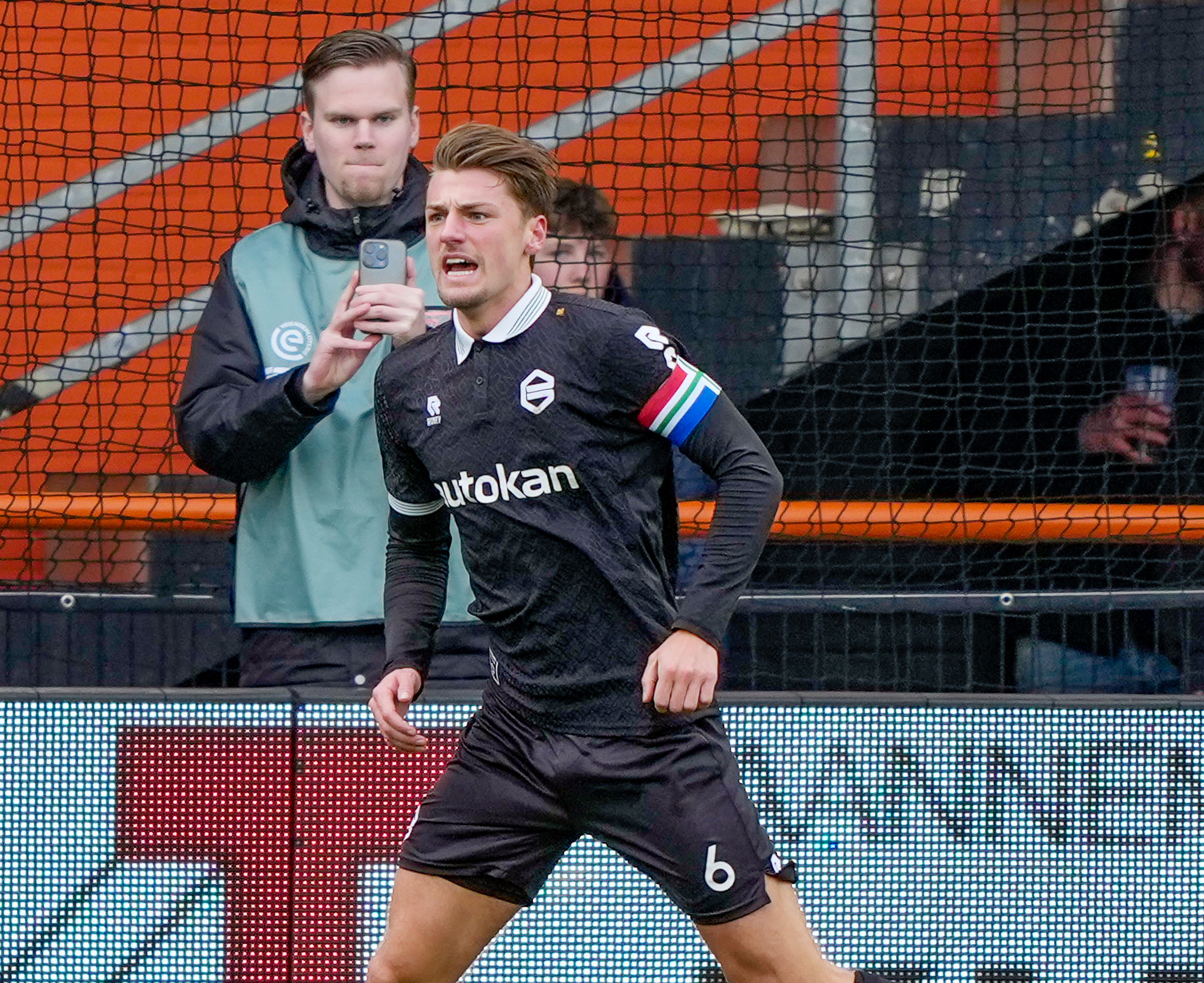 AZ legt Stije Resink vast tot medio 2031