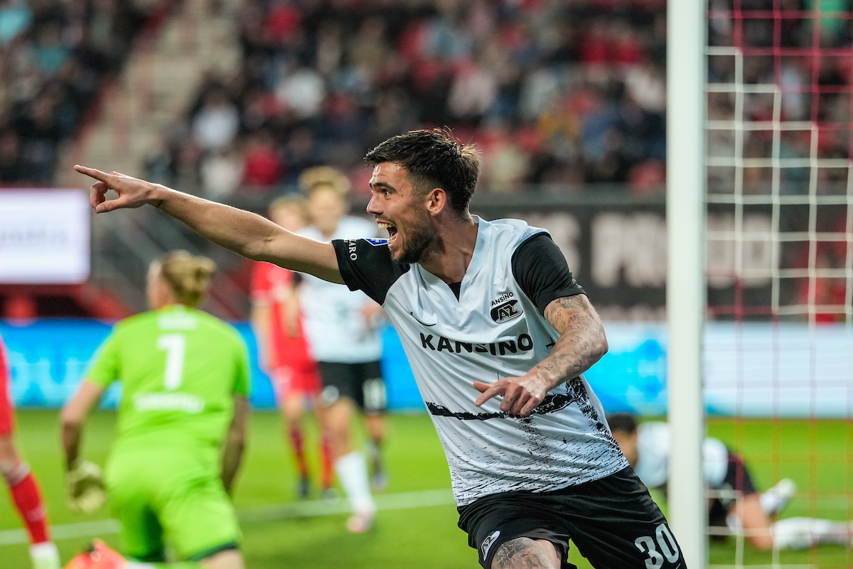 Sterk AZ wint in Twente en herovert de vijfde plek