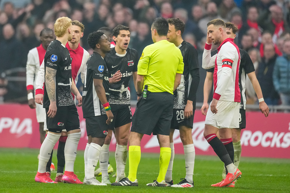 Ajax - AZ leek wel een slechte comedyshow