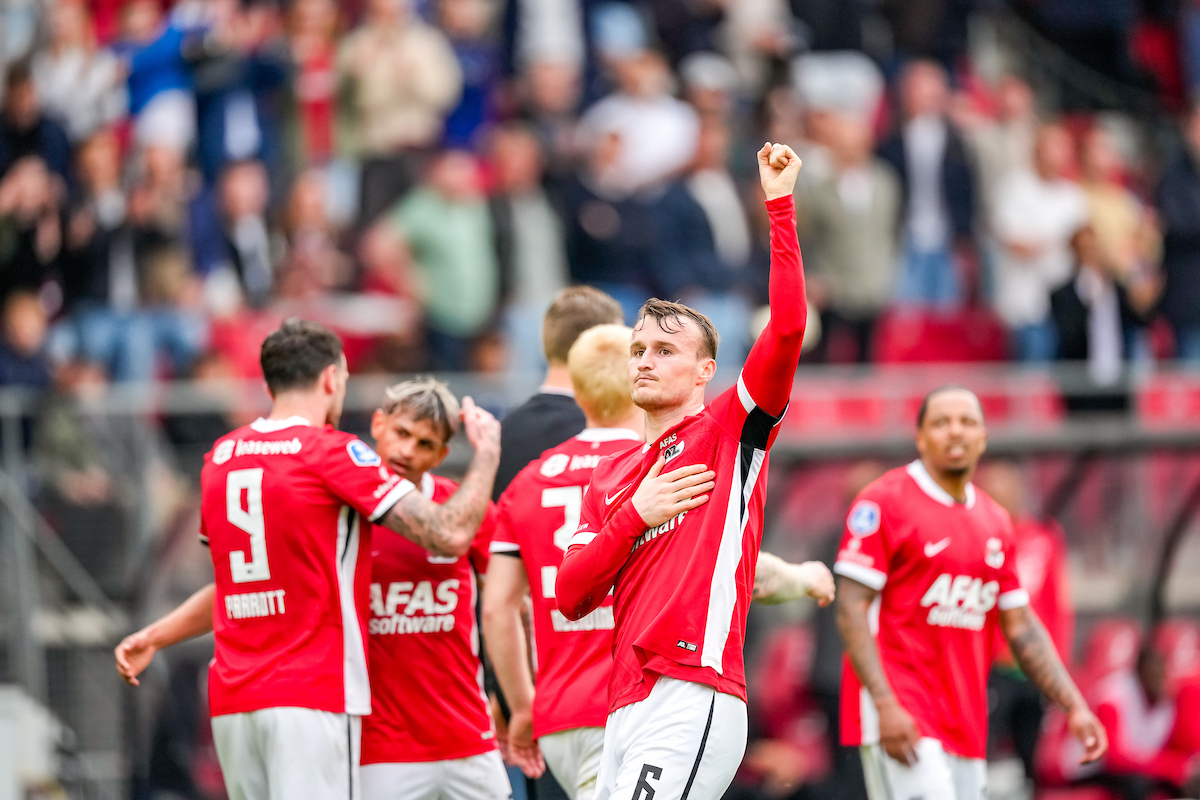 Peer Koopmeiners helpt AZ in extremis aan een punt tegen FC Twente