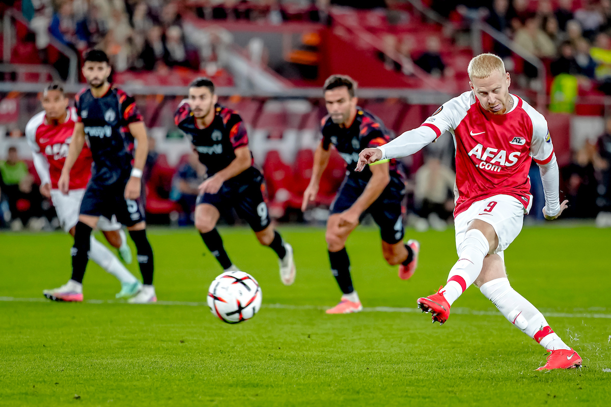 Invaller Meerdink bezorgt AZ eerste Europese overwinning tegen Hapoel Beer Sheva