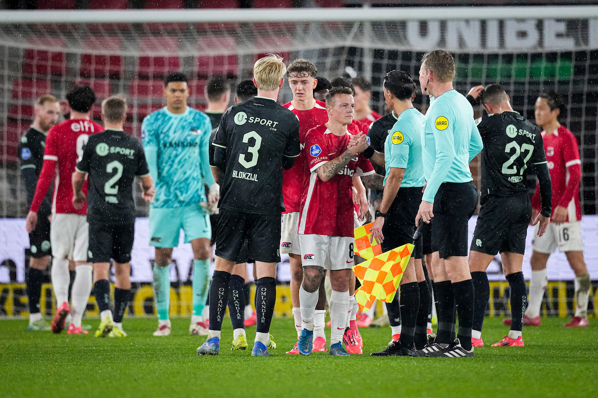 Serdar Gözübüyük heeft de leiding over het bekertreffen met Ajax