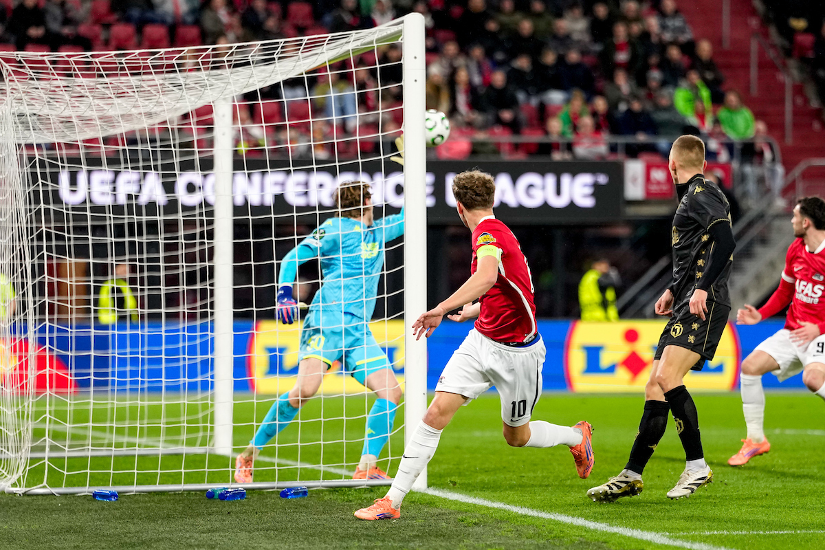 AZ laat plek bij de top 8 liggen na doelpuntloos gelijkspel tegen Poolse muur