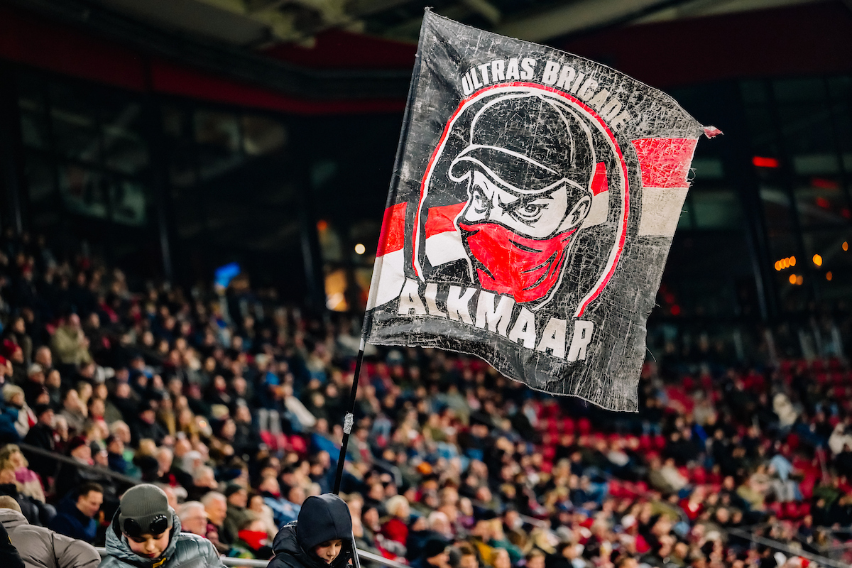 Beste Molenaar-tribune: gelieve u ook eens achter uw club te gaan staan