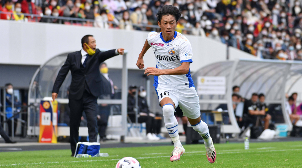 'AZ rond met Japans international als opvolger Sugawara'