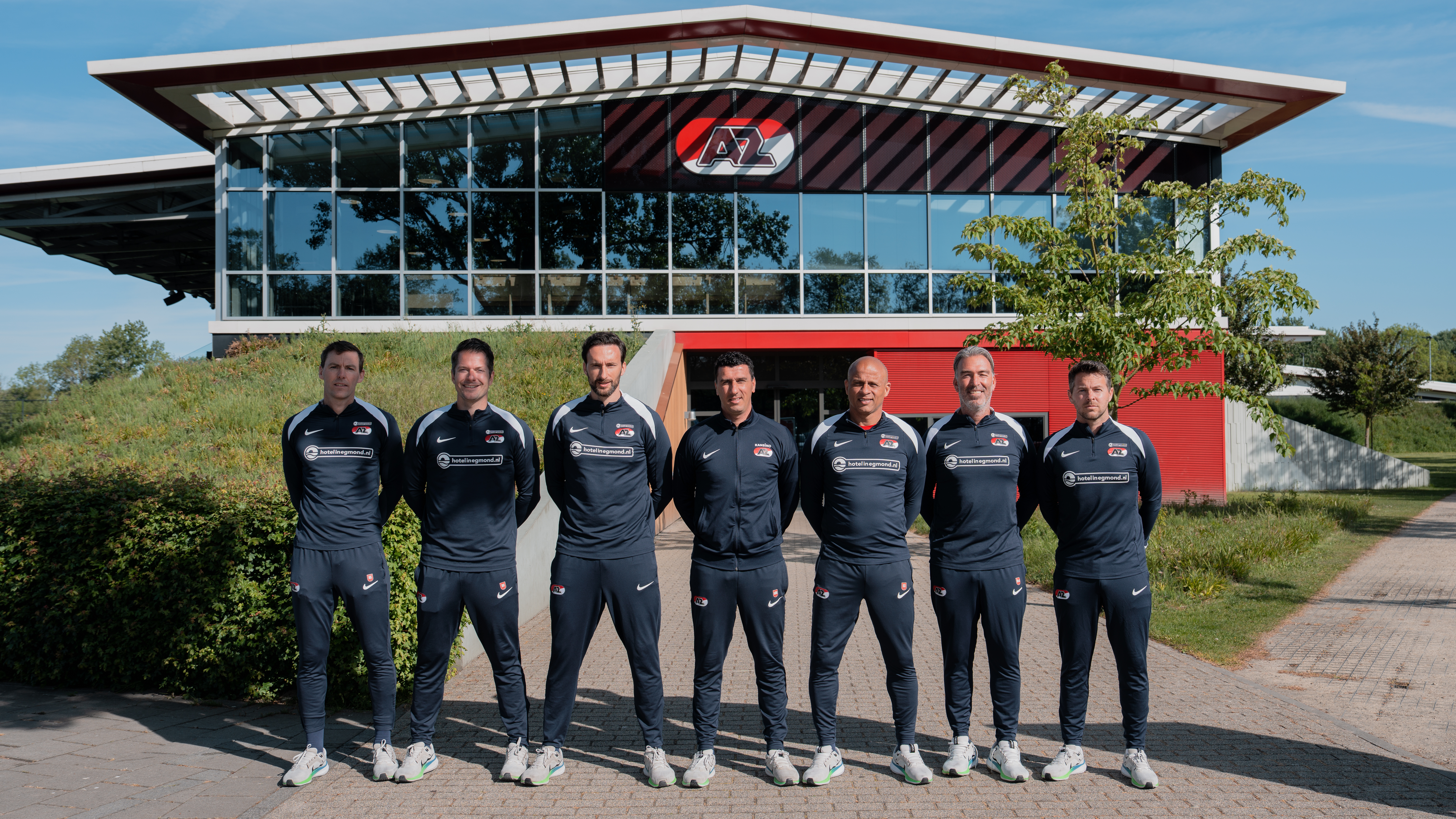 BREAKING: AZ verlengt contract Maarten Martens en technische staf tot 2028