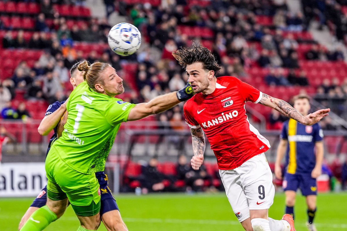 Parrott kopt AZ naar nipte zege op FC Twente