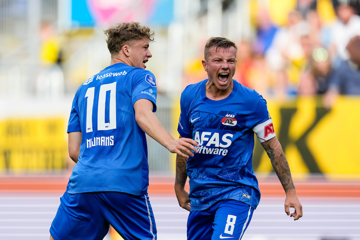 Tegenvallend AZ wint met grootse moeite van tiental NAC