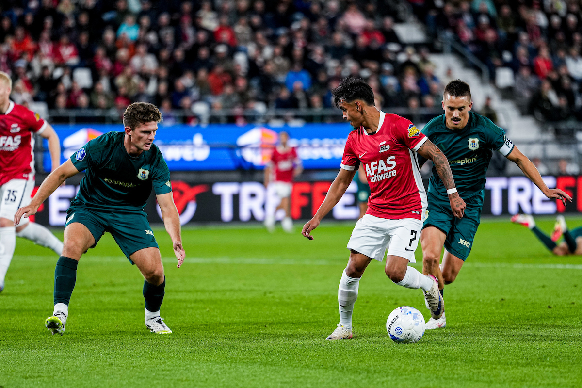 AZ verspeelt punten tegen PEC Zwolle ondanks doelpunten Smit en Patati