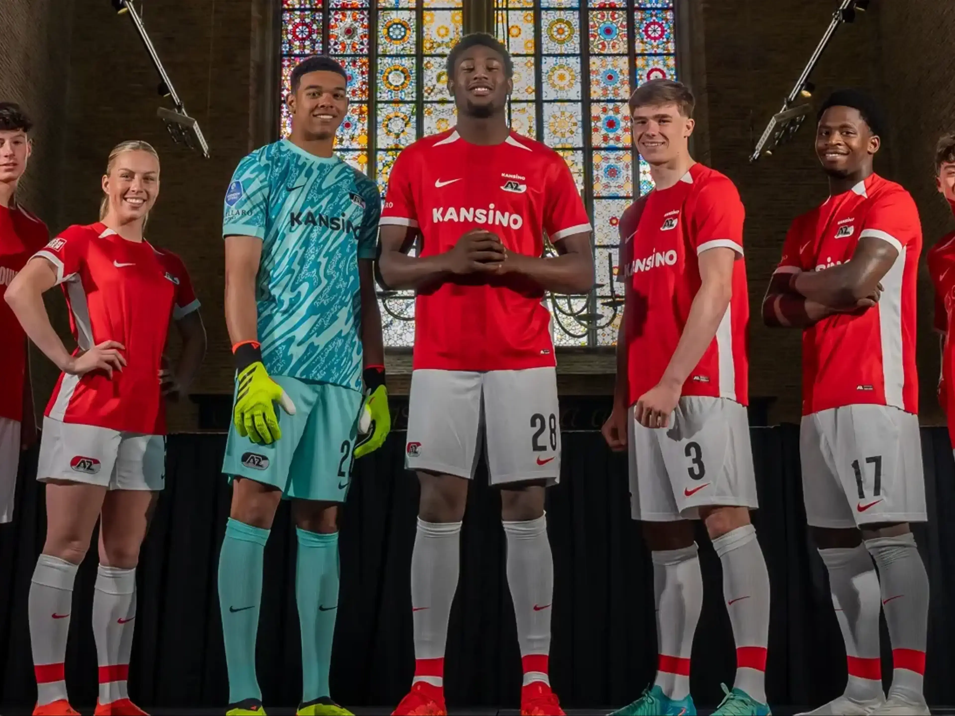 AZ presenteert thuisshirt 2024-2025