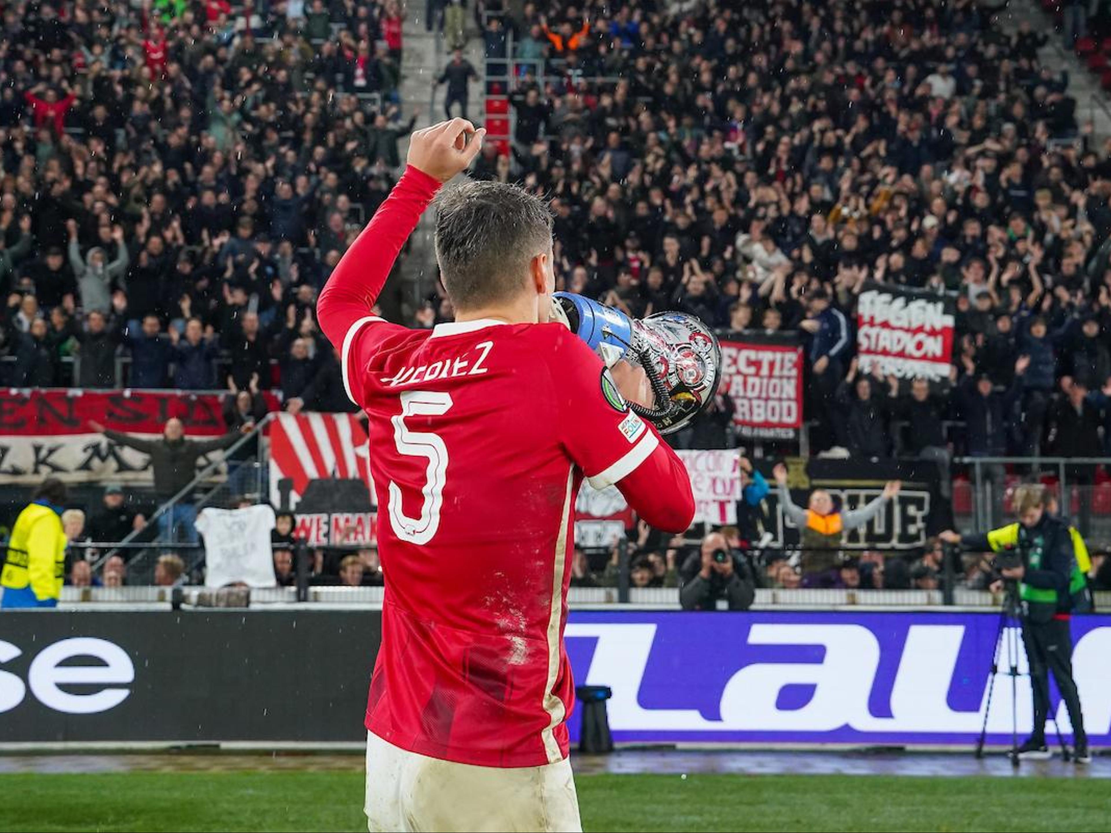 Liverpool zet in op Milos Kerkez: gesprekken met Bournemouth in volle gang