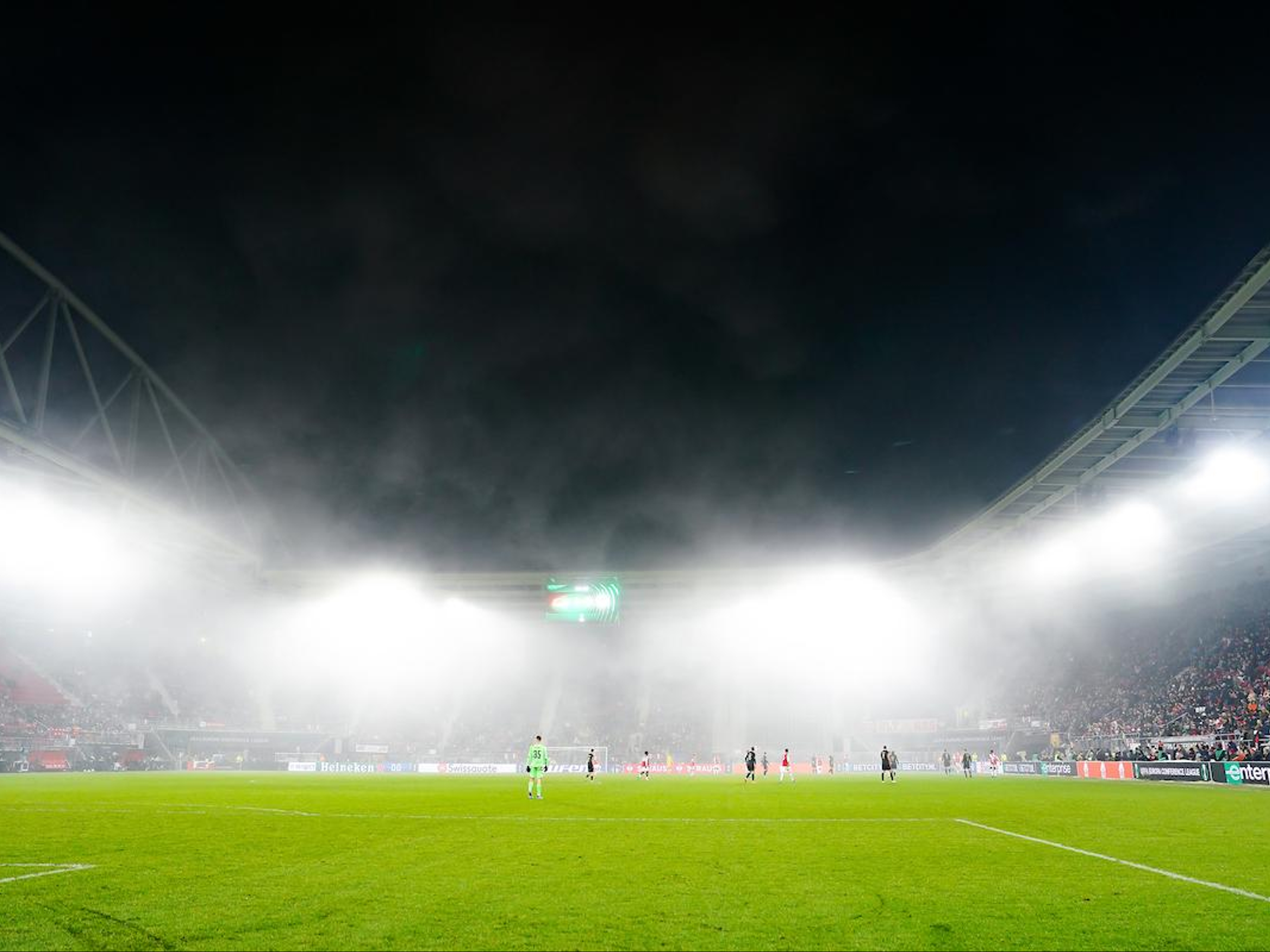 Incidentenevaluatie 5 oktober kritisch op zowel AZ als Legia Warschau