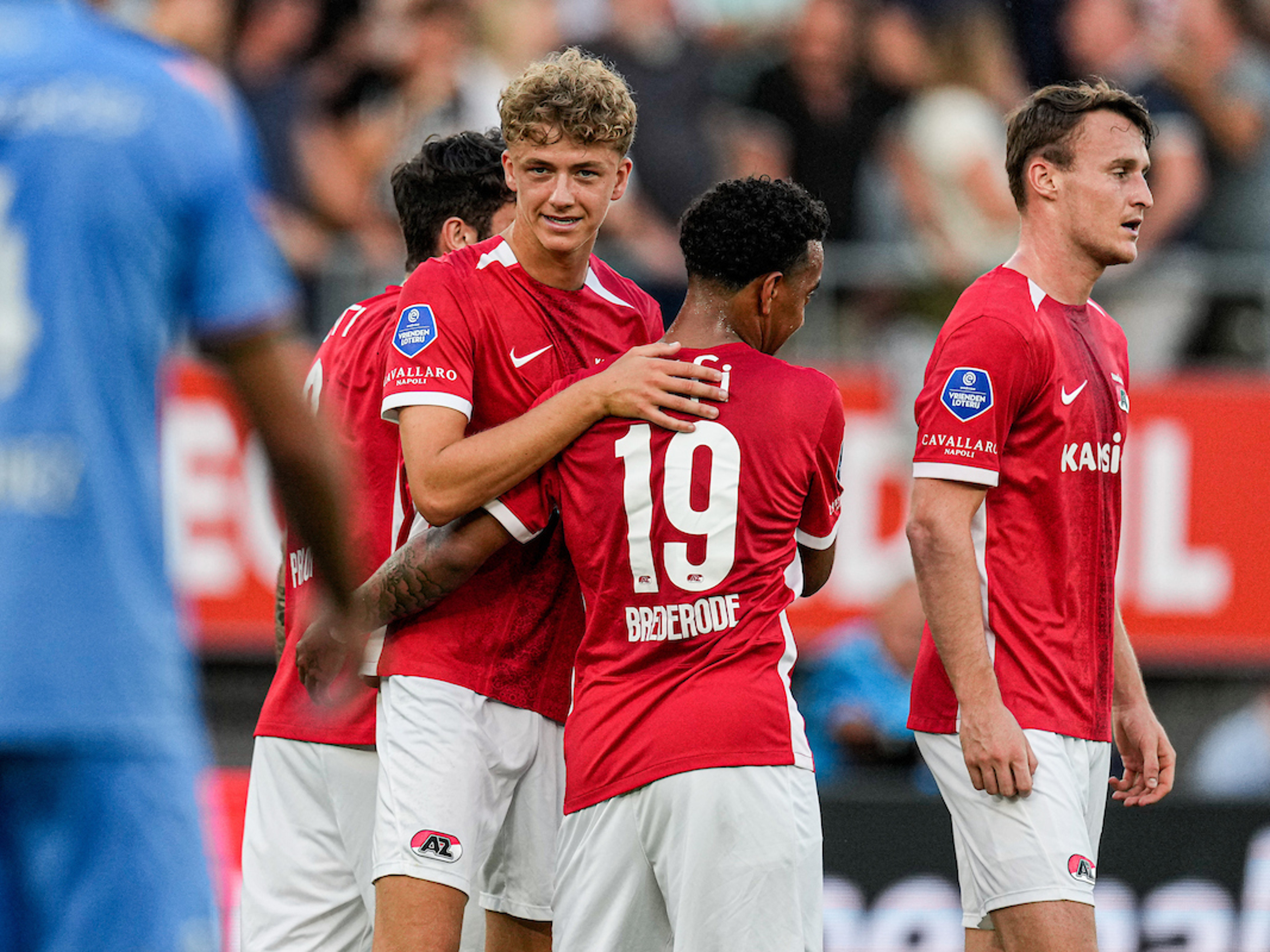 AZ behoudt perfecte score met thuisoverwinning op NEC