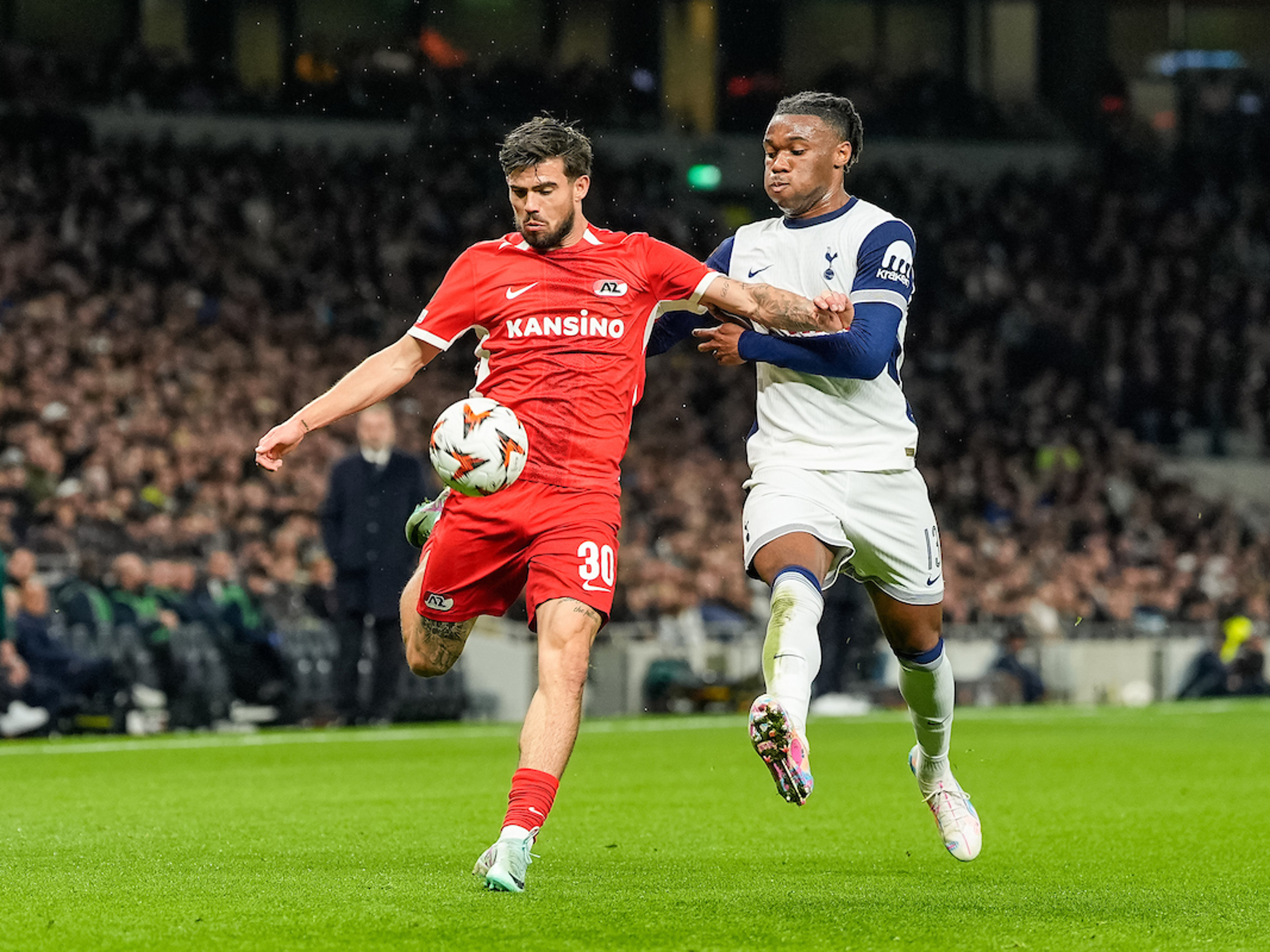 AZ doet zichzelf tekort en verliest nipt van Spurs