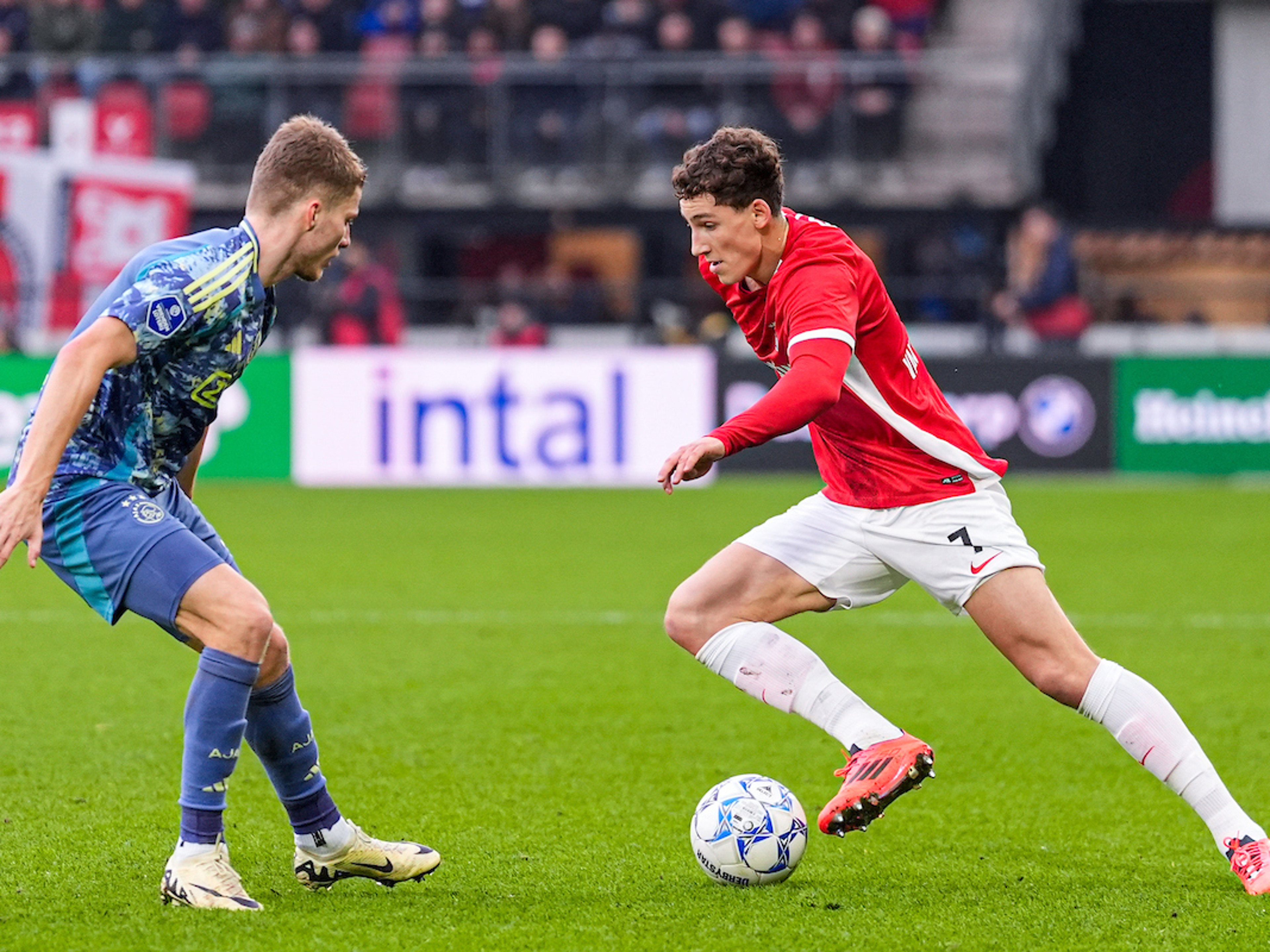 Van Bommel over schoppende 'huilbaby' Gaaei: 'Ach, moet hij weten'