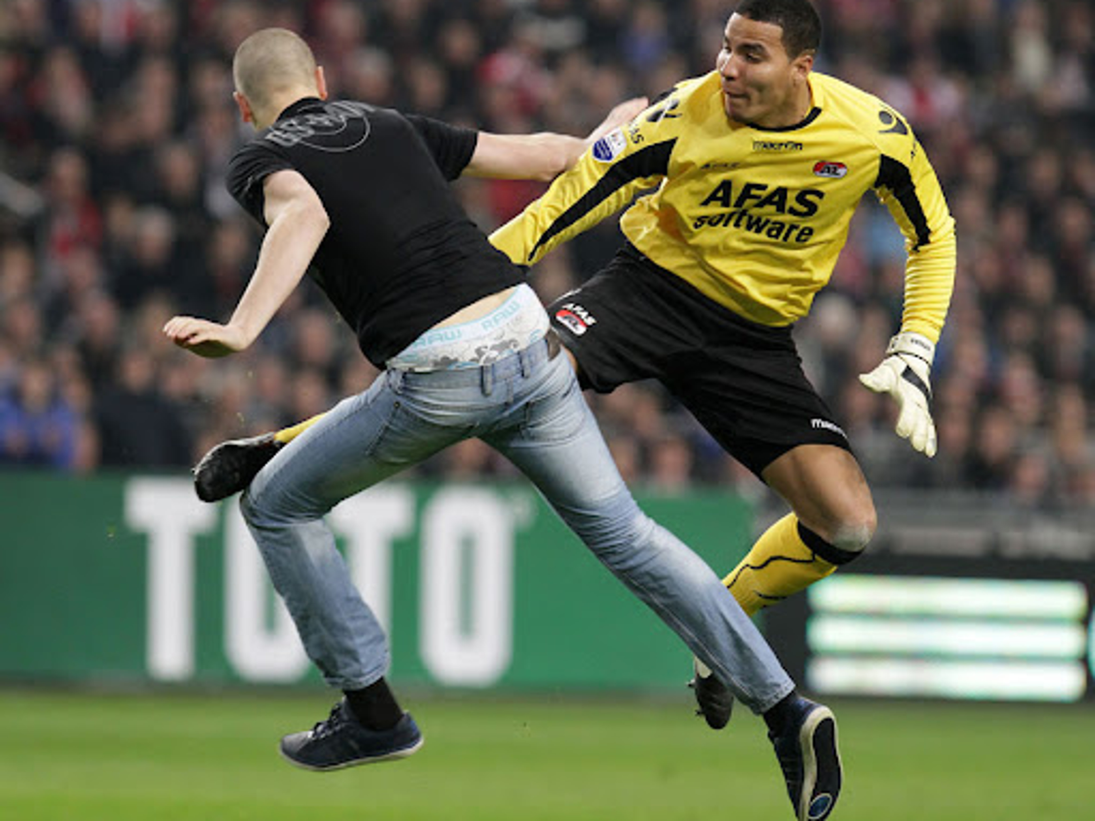 Vandaag in 2011: Esteban krijgt rood na karatetrap
