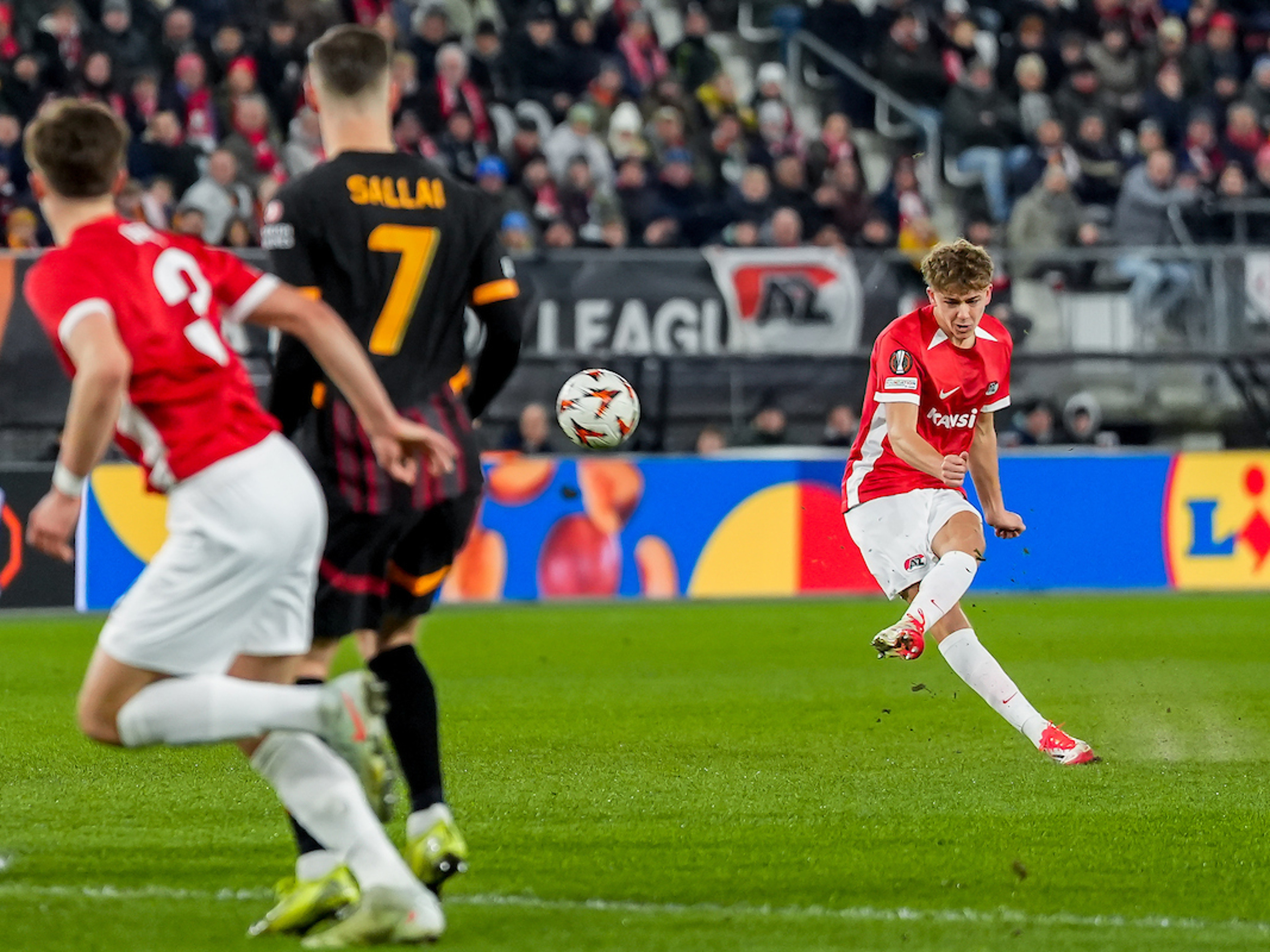 Sven Mijnans bekroond met ‘Goal van de Dag’ door UEFA