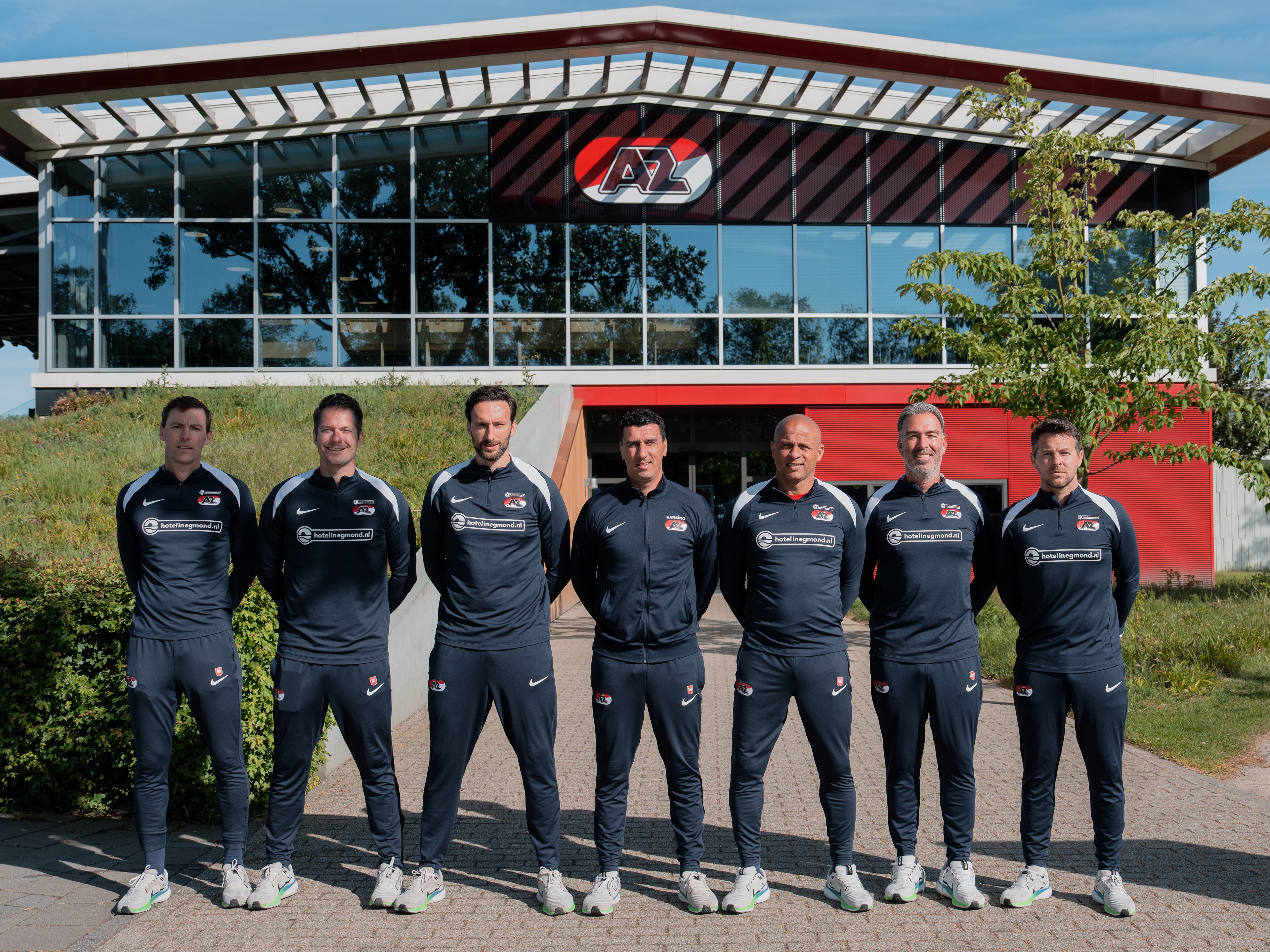 BREAKING: AZ verlengt contract Maarten Martens en technische staf tot 2028