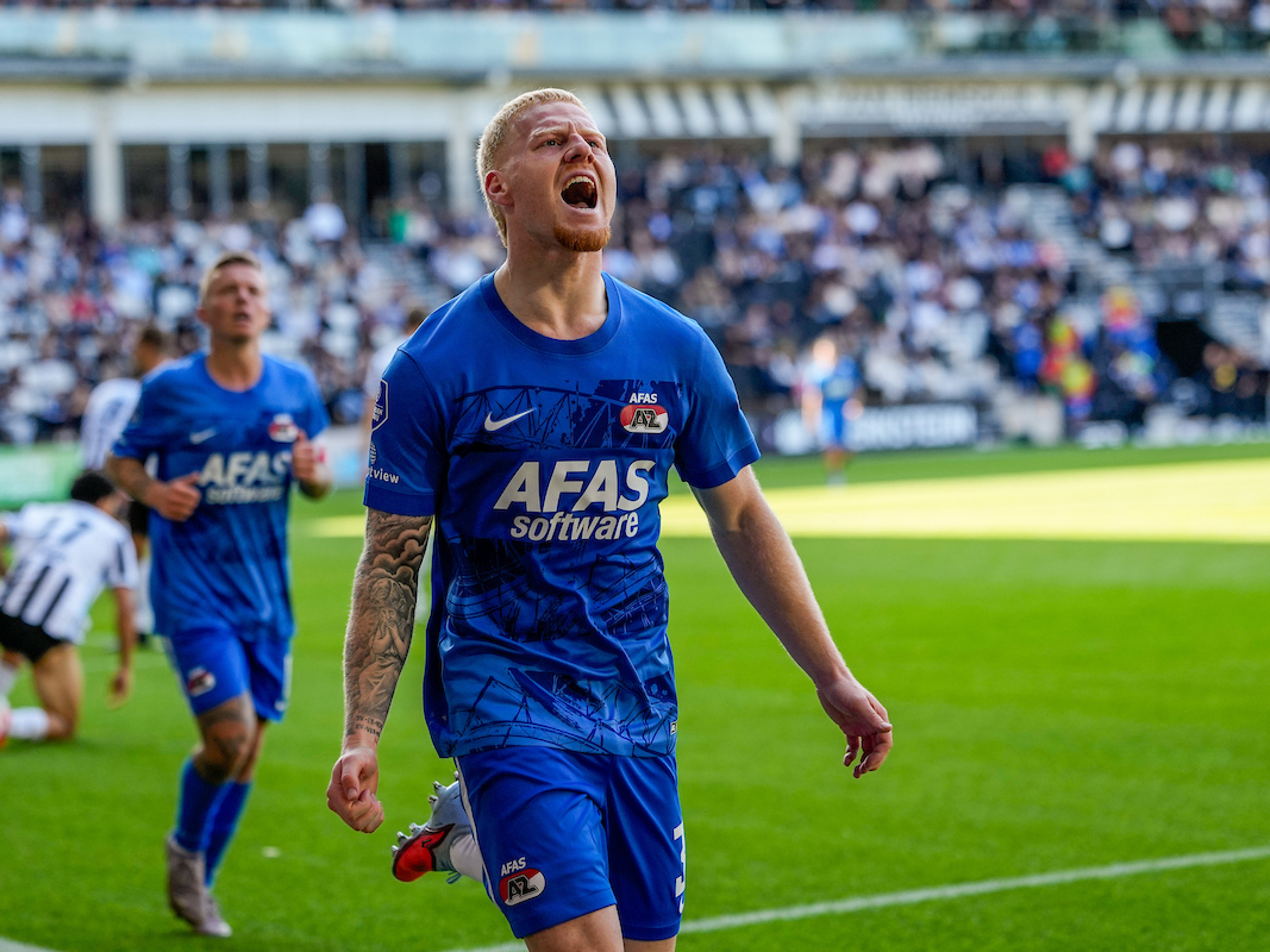 Meerdink helpt AZ aan drie punten in Almelo